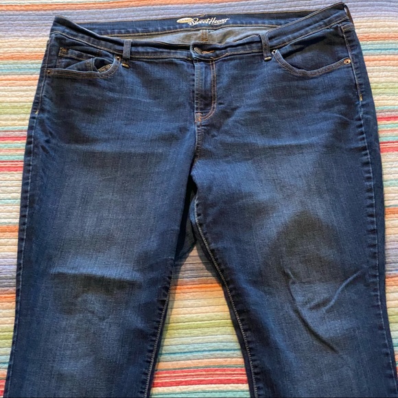 Old Navy Sweetheart Jeans - Picture 6 of 9